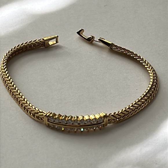 Vintage lot of 3 Goldtone 7” Bracelets /2with crystals - Picture 8 of 13